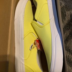 WOMEN'S VANS ASHER SLIP-ON SKATE SHOES SIZE 9